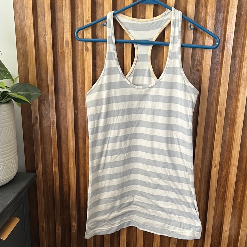 LULULEMON Cool Racerback Tank. Size 6 - Picture 3 of 6